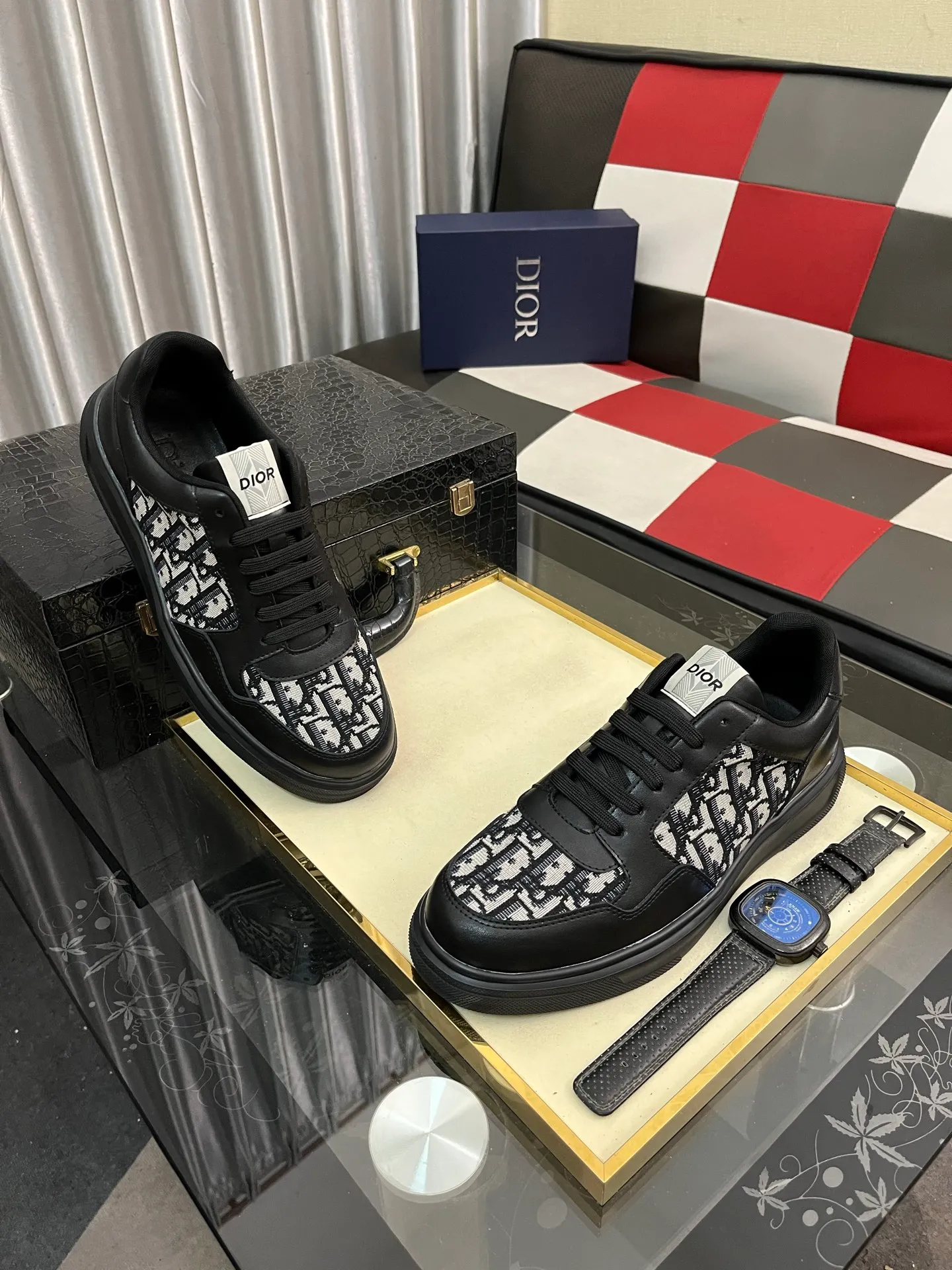 Men's men's shoes 💰420⌚️⌚️Dior unique modern style sneakers. Counter purchasing 🏃casual leather shoes😍😍 original cowhide leather imported from Italy (refuses to discolor and grind feet) soles: original soles specially provided by the original factory, super cool 😍breathable when walking 👍 style design ⚠️ super comfortable and wear-resistant original soles. Just like shooting the real thing 🎬The real thing is better Code number: 38-442️⃣Colors available